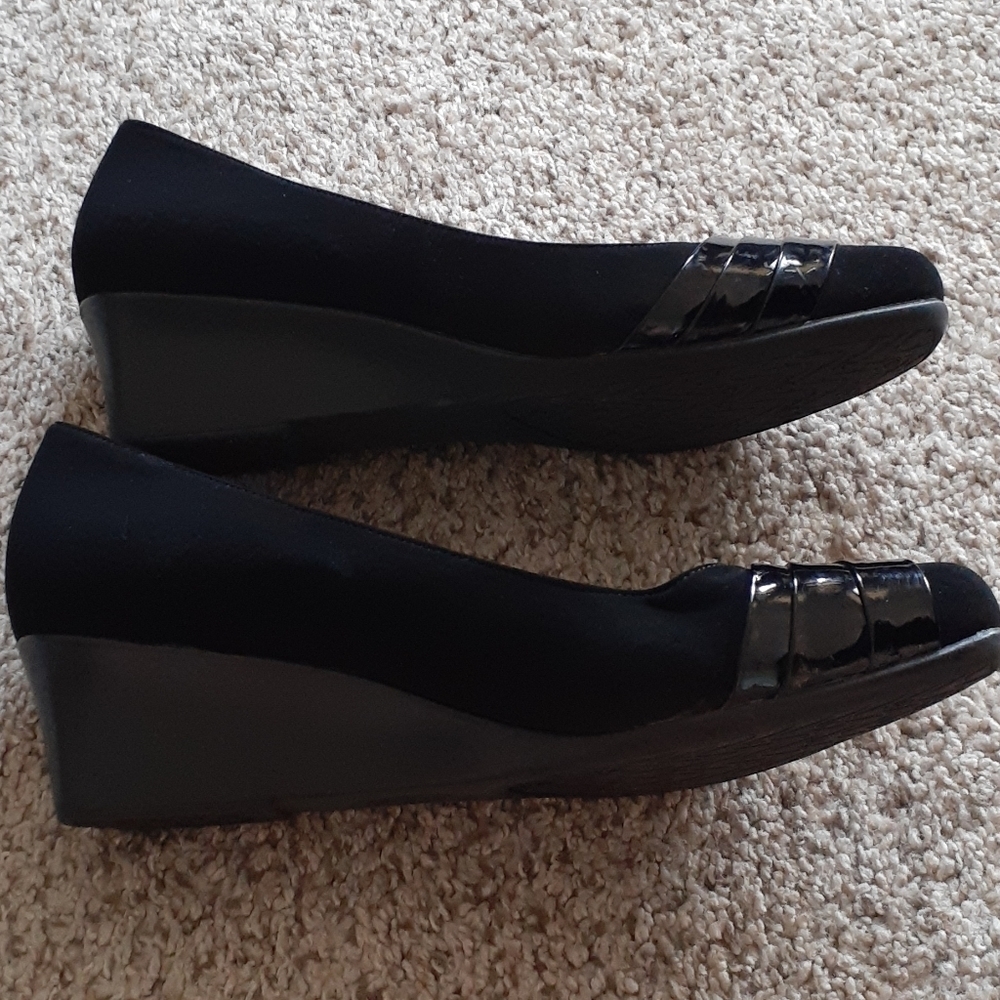 LIFE STRIDE 9W black suede heels